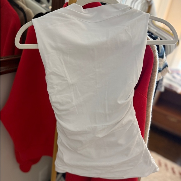 Aritzia Contour White Top - Picture 4 of 4